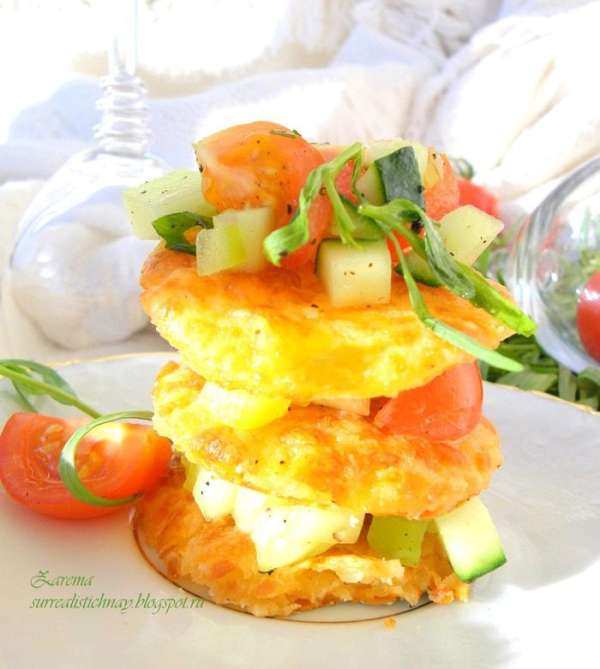 Сырный мильфей с легким овощным салатом (Cheese millefeuille with vegetable salad)