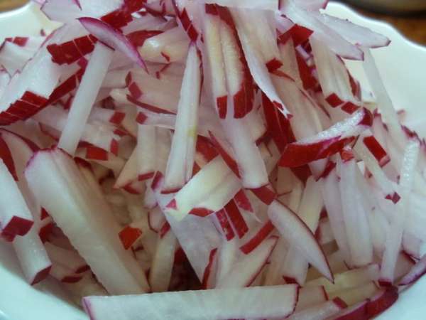 Из отварного мяска тоже надо попытаться сделать лапшичку.