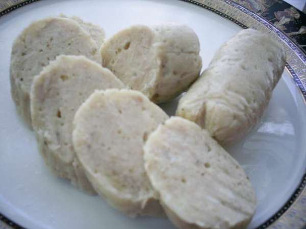 Отвариваем сардельки в кипящей воде 10 минут. Очень вкусно как в холодном так и в горячем виде. P.S.Сардельки можно заготовить впрок и заморозить в морозилке, тогда  увеличьте время варки на 5 минут.