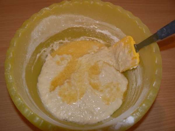 добавить яйцо,масло,просеять муку
