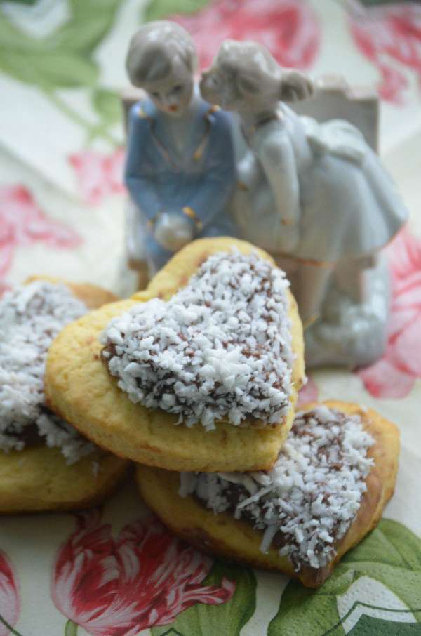Вuon appetito!!
Сердечки посыпать кокосовой стружкой (но это по желанию).