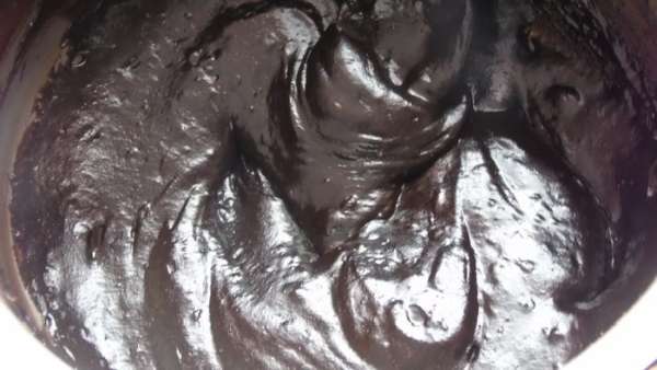 Какао смешать с содой, солью, сахаром и  водой, поставить на огонь и довести до кипения. Остудить.