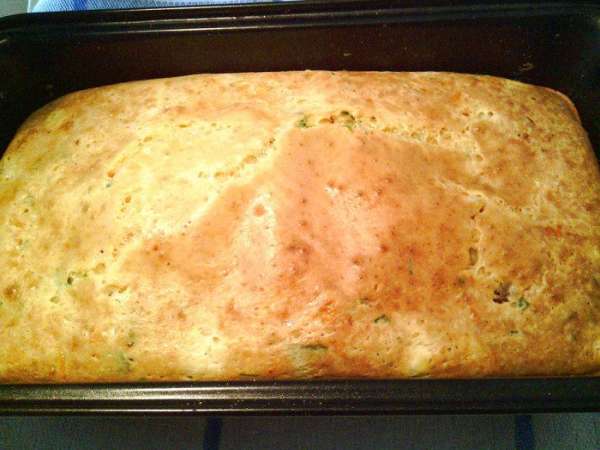 Добавить помидоры, зелень и брынзу в тесто и аккуратно перемешать.. Перелить массу в смазанную маслом форму. Выпекать в разогретой до 180° духовке 30 минут.
После выключения, оставить пирог в духовке на 5-7 минут.
Добавить помидоры, зелень и брынзу в тесто и аккуратно перемешать.. Перелить массу в смазанную маслом форму. Выпекать в разогретой до 180° духовке 30 минут.
После выключения, оставить пирог в духовке на 5-7 минут.