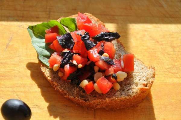 Приправить лимонным соком, солью, перцем и сахарным песком по вкусу Приправить лимонным соком, солью, перцем и сахарным песком по вкусу