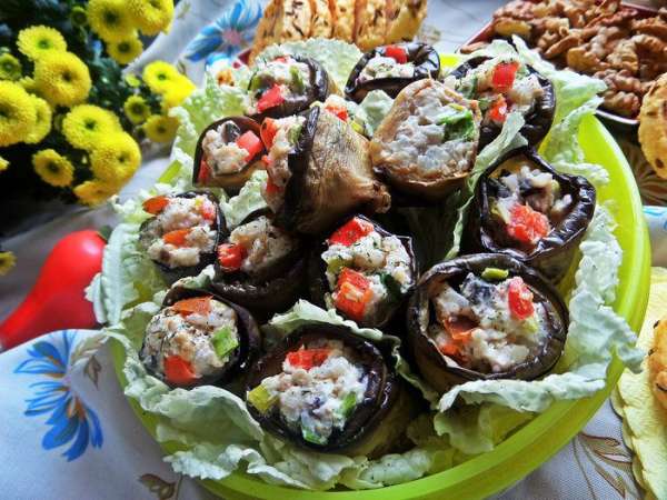 Храним в холодильнике. Когда постоят, становятся только вкуснее.