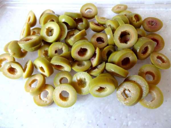 Оливки - колечками. Оливки - колечками.