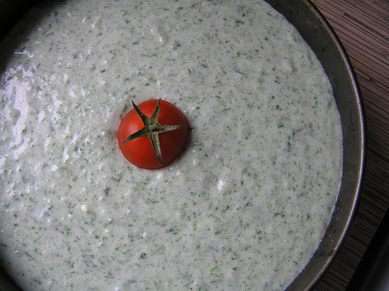 Мусс из шпината выложить сверху на мусс из риса, разровнять, украсить черри, убрать в холодильник до полного застывания. Мусс из шпината выложить сверху на мусс из риса, разровнять, украсить черри, убрать в холодильник до полного застывания.