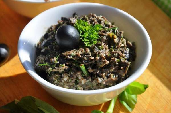 влить оливковое масло, добавить лимонный сок и перец по вкусу. влить оливковое масло, добавить лимонный сок и перец по вкусу.