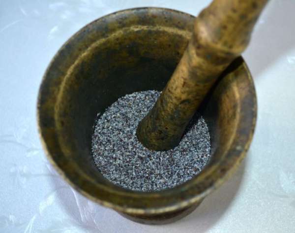 Приготовить маковую начинку. Мак растереть в ступке с сахаром. Приготовить маковую начинку. Мак растереть в ступке с сахаром.