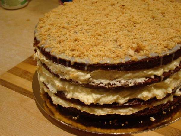 Поливаем сгущенкой или карамелью http://www.edimdoma.ru/retsepty/52537-solenyy-karamelnyy-sous-karamel и посыпаем ореховым штрейзелем. Приятного аппетита!
