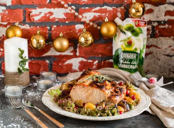 По желанию: добавила за 20 минут до готовности крупно нарезанные овощи: баклажан, разрезанный на 4 части лук красный и мелкий картофель. 