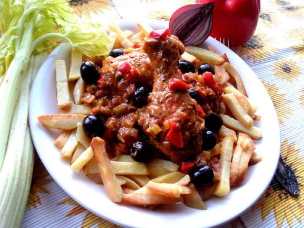 Для гарнира у меня была жареная соломкой картошка, но это дело вкуса :)