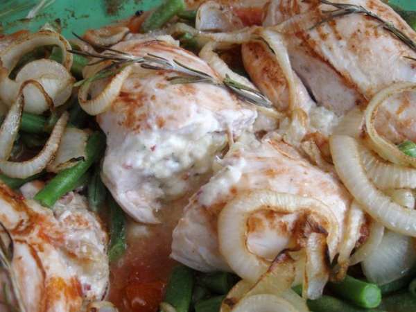Вынуть из духовки, дать чуть-чуть остыть и наслаждаться вкусным блюдом. Вынуть из духовки, дать чуть-чуть остыть и наслаждаться вкусным блюдом.