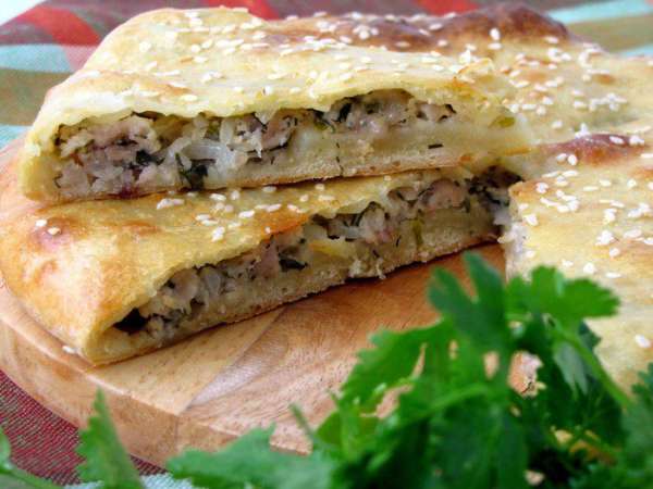 Затем пирог можно разрезать и подавать к столу. Ну оооооочень вкусно!))))) Затем пирог можно разрезать и подавать к столу. Ну оооооочень вкусно!)))))
