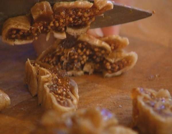 Инжир порезать маленькими кусочками. Инжир порезать маленькими кусочками.