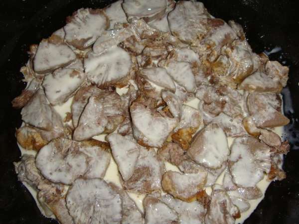 Выложить язык и полить соусом.