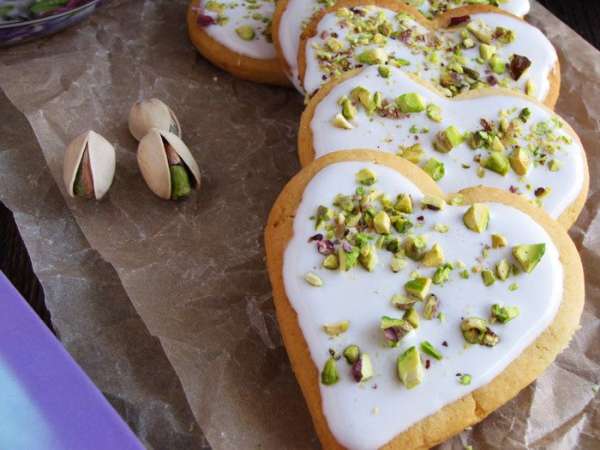 Наливайте чай, зовите всех к столу и угощайте вкусным лимонным печеньем!