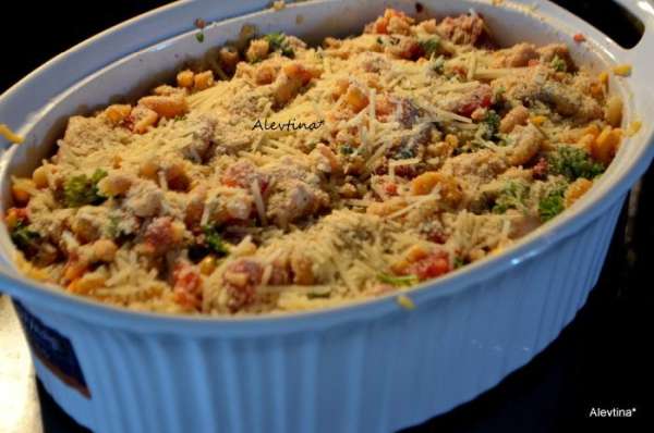 Выложить поверх смесь пармезана с маленькими кусочками сливочного масла. Поставить в духовку на 30 мин.
