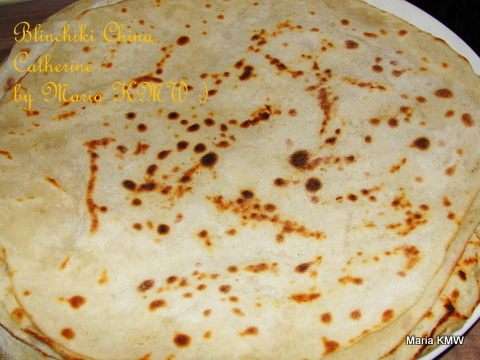 Тесто #3:
http://www.edimdoma.ru/recipes/28981
Просеем муку в чашку, зальем горячей водой! Осторожно, горячее! Я заливала кипятком, получается интереснейшее тесто, мягкое, горячее. За время вымешивания оно охлаждается медленно.
Заворачиваем тесто в пищевую пленку, даем ему постоять 30 минут.
Далее делим тесто на части, раскатываем на тонкие лепешки. С одной стороны смазываем раст. маслом и соединяем с еще одной лепешкой. Обжариваем на раскаленной, чугунной сковороде без масла(лепешки ведь смазаны каждая с одной стороны), с обеих сторон.Выкладываем на доску, разъединяем их. Готово! Начиняем по-вкусу и подаем нашу быструю закуску. Тесто #3:
http://www.edimdoma.ru/recipes/28981
Просеем муку в чашку, зальем горячей водой! Осторожно, горячее! Я заливала кипятком, получается интереснейшее тесто, мягкое, горячее. За время вымешивания оно охлаждается медленно.
Заворачиваем тесто в пищевую пленку, даем ему постоять 30 минут.
Далее делим тесто на части, раскатываем на тонкие лепешки. С одной стороны смазываем раст. маслом и соединяем с еще одной лепешкой. Обжариваем на раскаленной, чугунной сковороде без масла(лепешки ведь смазаны каждая с одной стороны), с обеих сторон.Выкладываем на доску, разъединяем их. Готово! Начиняем по-вкусу и подаем нашу быструю закуску.