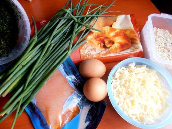 Продукты... Сначала хотела добавить в начинку крошку сухую от булки, но потом решила, что так и так гарнир нужен на сегодня, поэтому сварила рис)))
