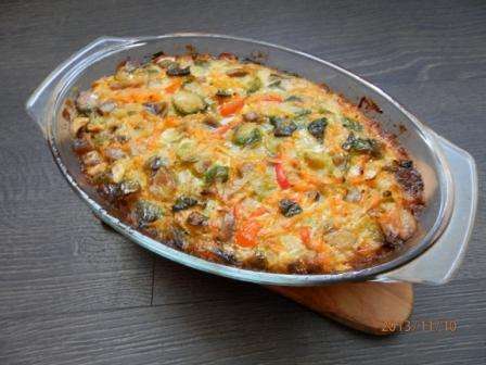 Готовую запеканку вынимаем из дуxовки и даем немного остыть. Вкусно как в xолодном, так и горячем виде. Отличный гарнир к мясу или как самостоятельное блюдо.